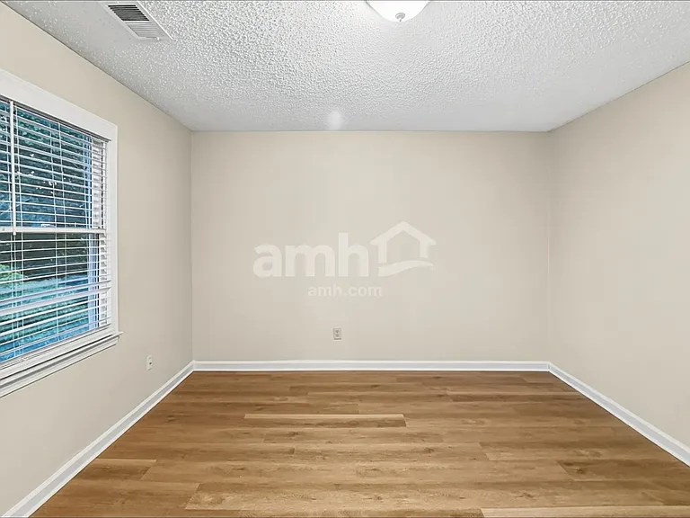 48 Cambridge Ct — Photo 17