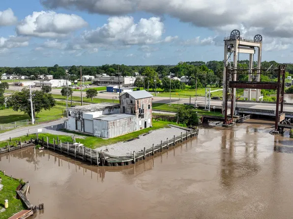 218 N Richard St, Delcambre, LA 70528