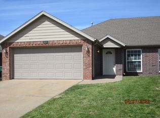 937 Oak Crossing Dr, Centerton, AR 72719