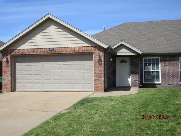 937 Oak Crossing Dr, Centerton, AR 72719