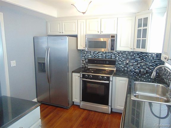 4th image of 760 S Evergreen St