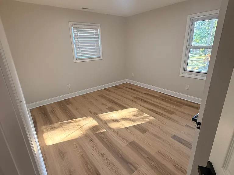 605 Lake Dr — Photo 6