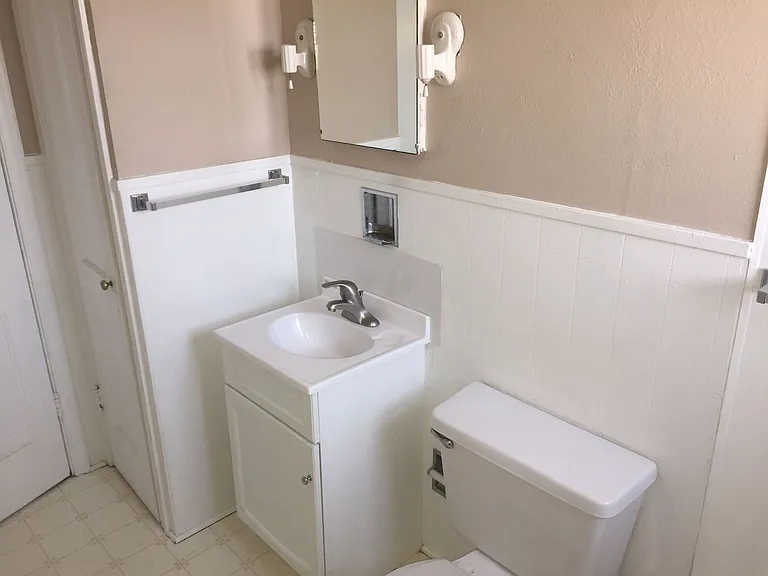 Hillcrest Apartments — Photo 17