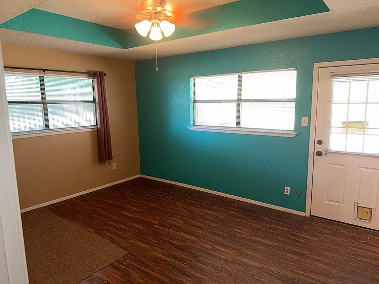 2708 Cedarhill St — Photo 8