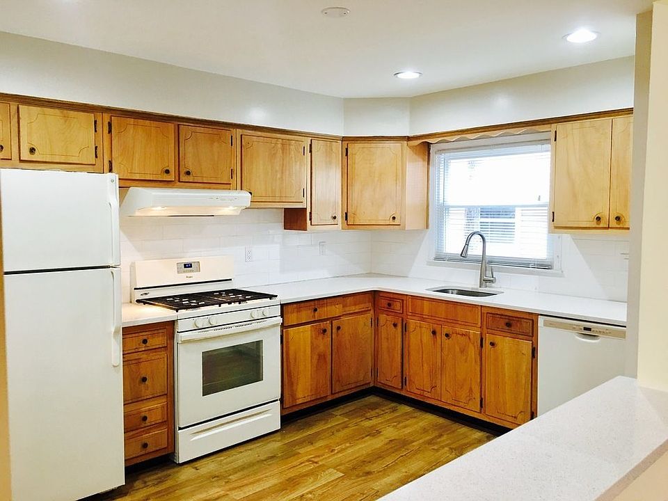 1st image of 20410 26th Ave #1