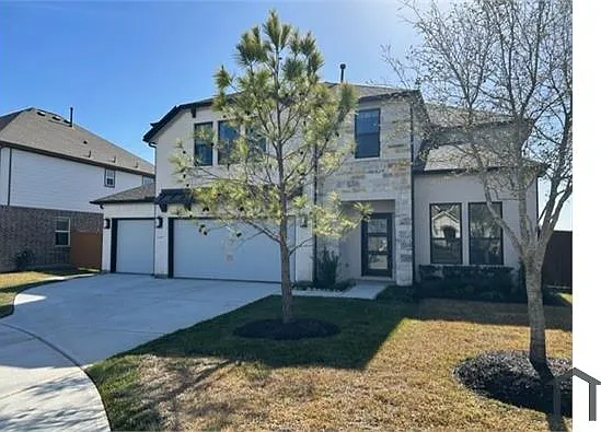5 bed, 3237 sqft, $4,000 — Photo 2