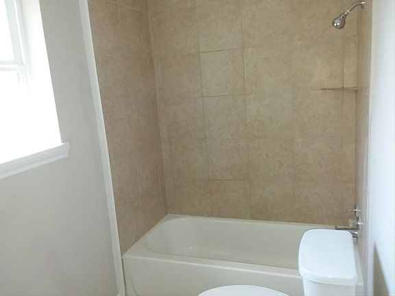 4th image of 9919 Forest Hollow Dr