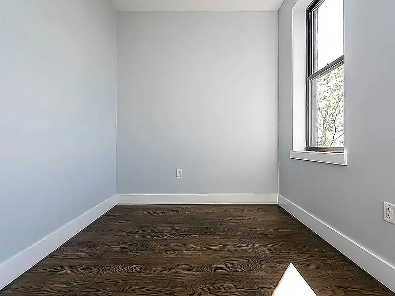 412 Suydam St #4R — Photo 5