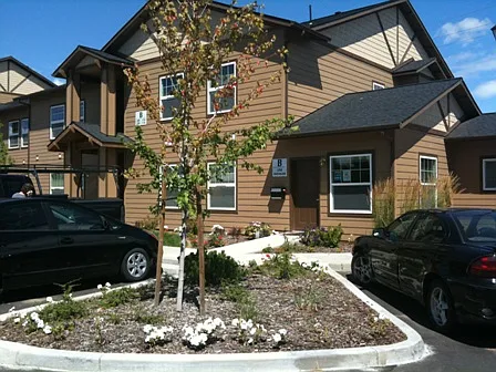 2 bed, 918 sqft, $1,460 — Photo 1