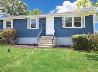 35 Lincolndale Dr, Waterbury, CT 06704