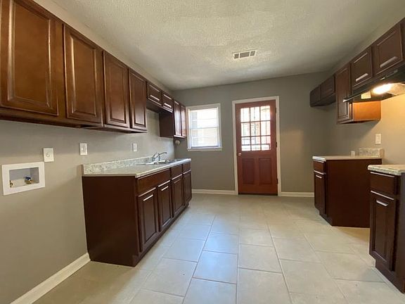 3rd image of 829 Woodland Ave