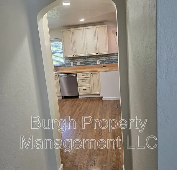 300 Maxwell Dr — Photo 17