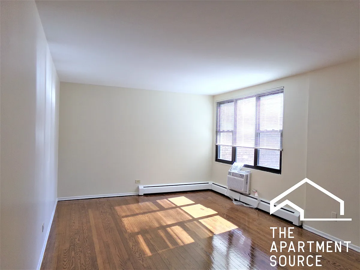 Building Photo - 1644 W Sherwin Ave #2C