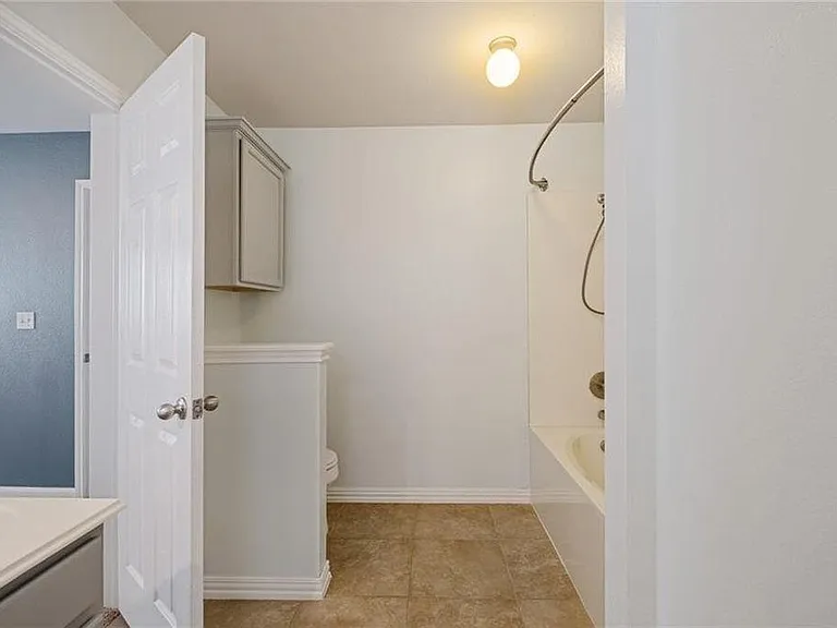 1709 Royal Ascot Dr — Photo 14