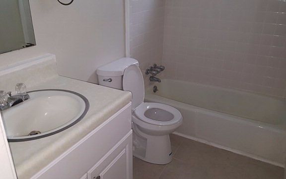 2nd image of 1020 Carriage Dr APT D