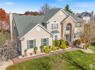 63 Crestwood St, Piscataway, NJ 08854