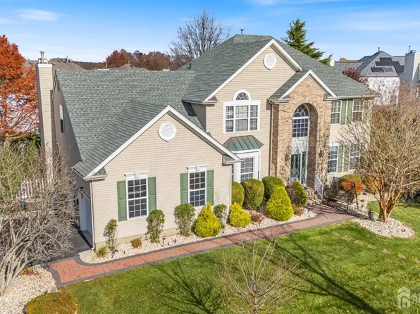 63 Crestwood St, Piscataway, NJ 08854