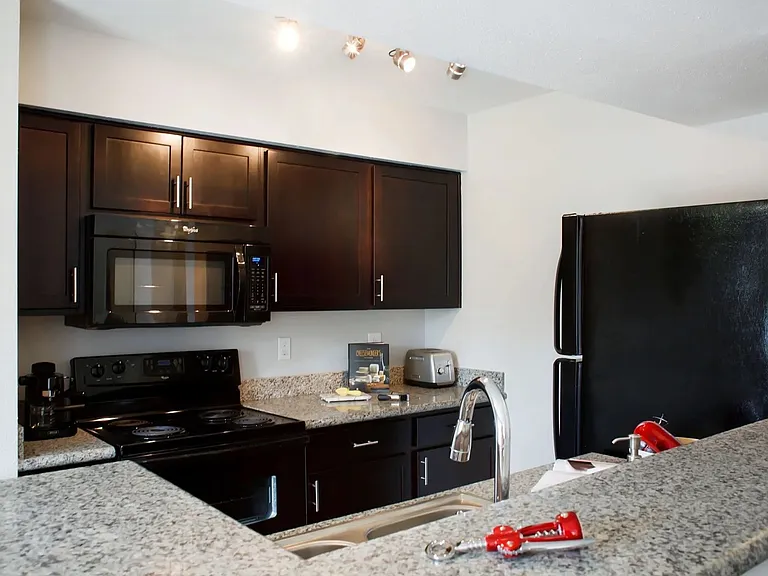Spacious Kitchen | Trailpoint Apartments at The Woodlands