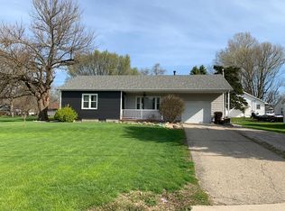 101 S Fairview Pl, Clinton, IL 61727