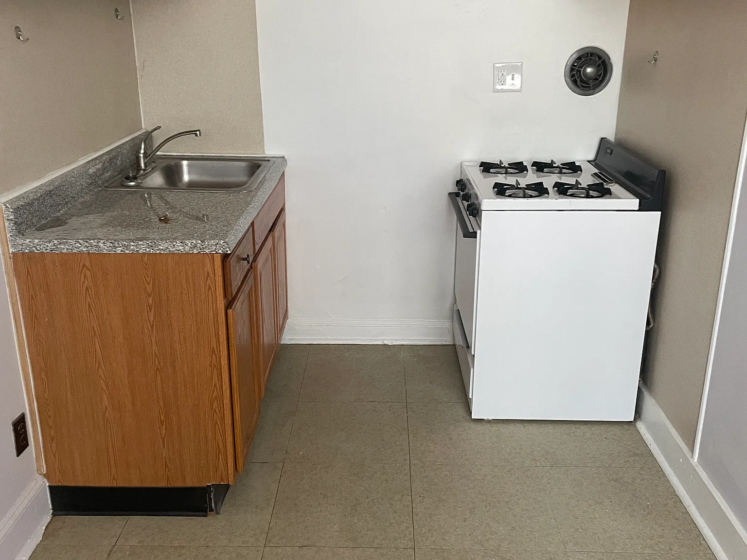 2 bed, $950 — Photo 1