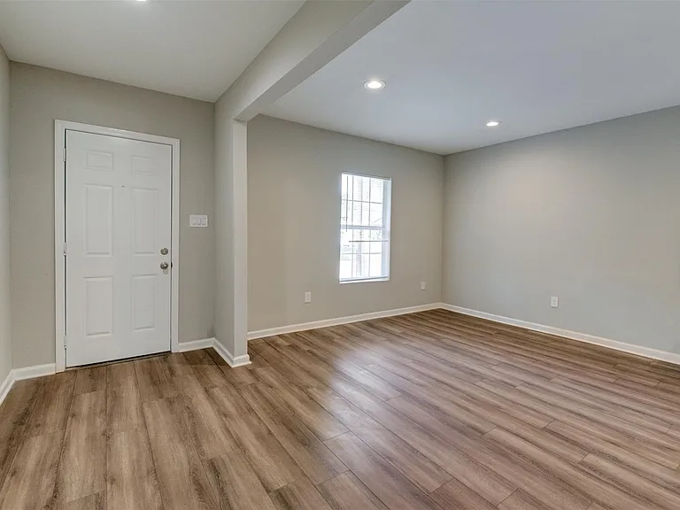 2214 McKee St — Photo 4