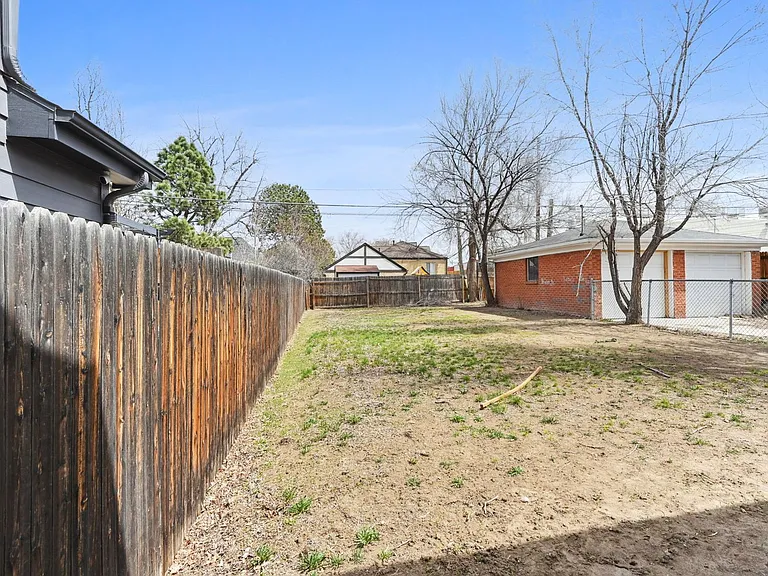 1520 Oneida St #B — Photo 22