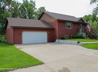 404 4th St NW, Watford City, ND 58854