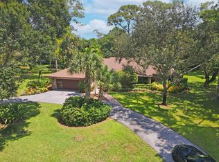 12488 Pineacre Ln, Wellington, FL 33414