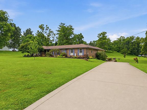 4th image of 402 Ellington Dr