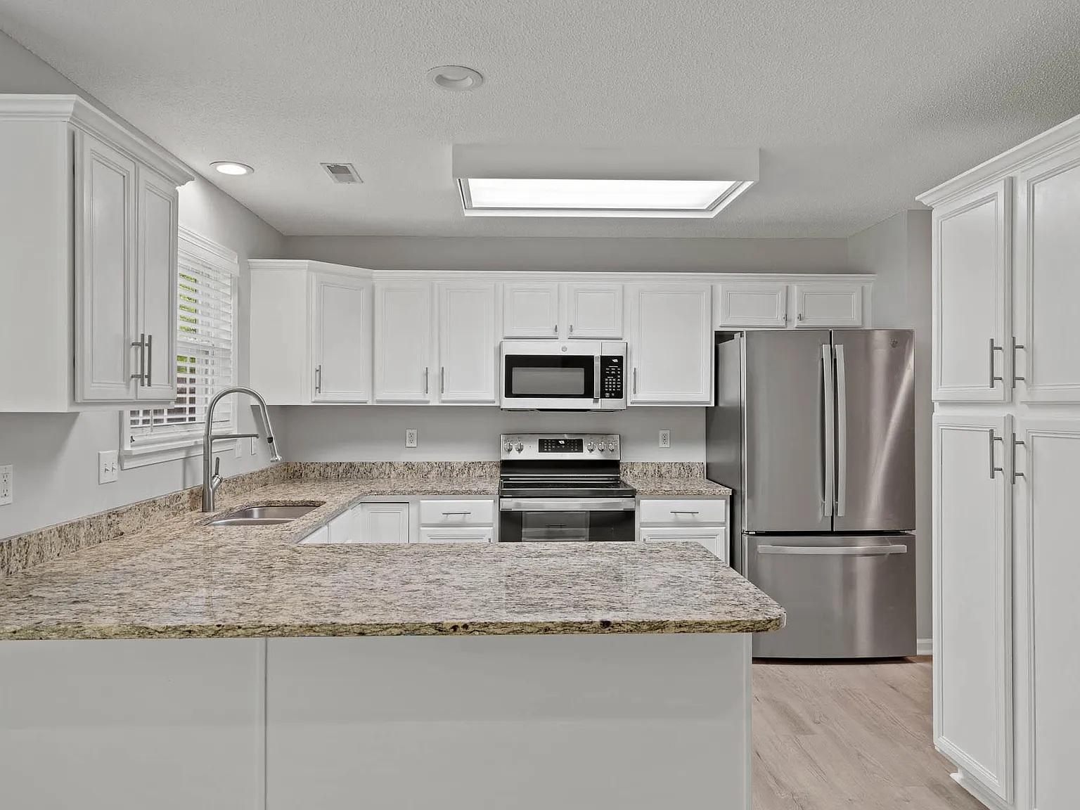 3 bed, 2.0 bath, 1531 sqft, $2,400 — Photo 4