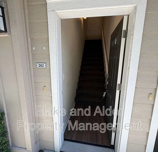 10805 NE Red Wing Way #202 — Photo 3