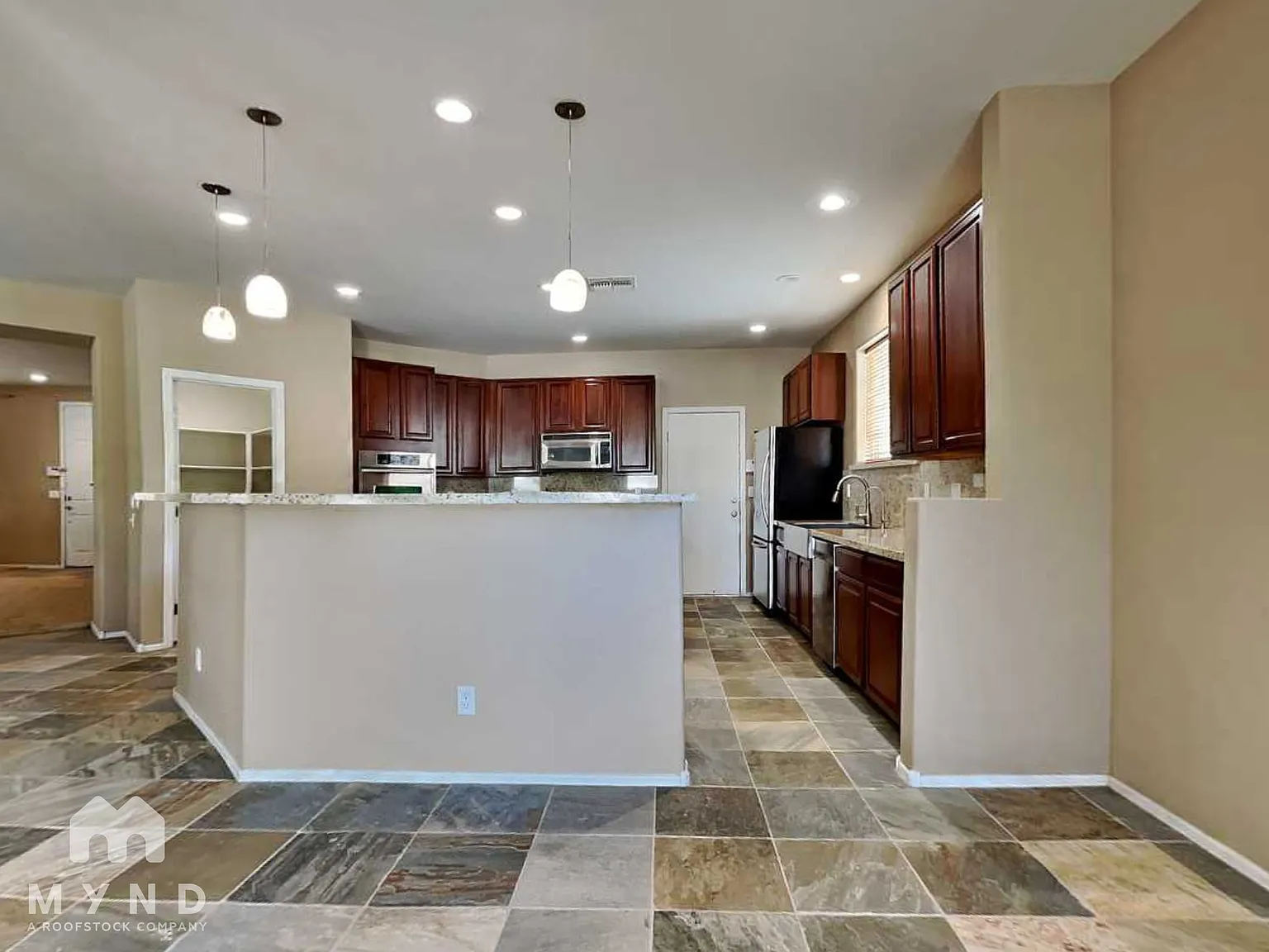 4 bed, 2.5 bath, 3365 sqft, $3,600 — Photo 4