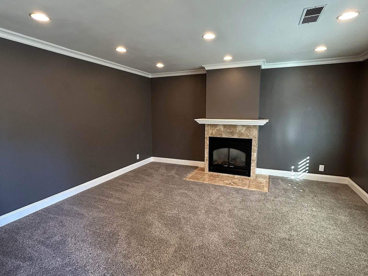 4 bed, 1800 sqft, $3,850 — Photo 3
