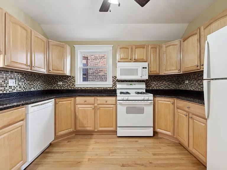 4140 N Austin Ave #2 — Photo 11