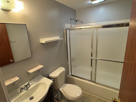 4th image of 261 Park Rd #3