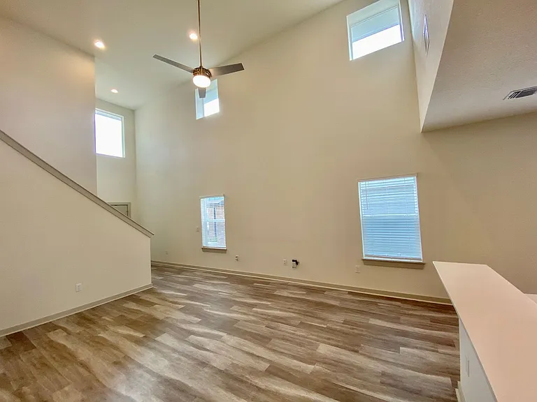 10210 Criswell Rd — Photo 8