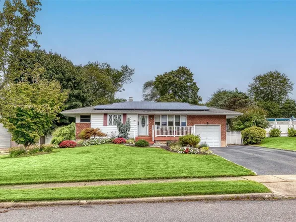 31 Donna Lane, Commack, NY 11725