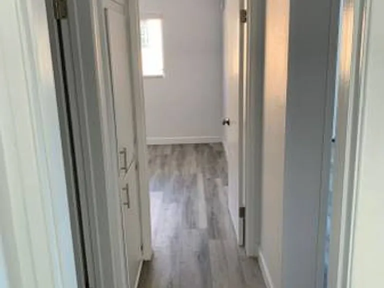College Manor — Photo 10