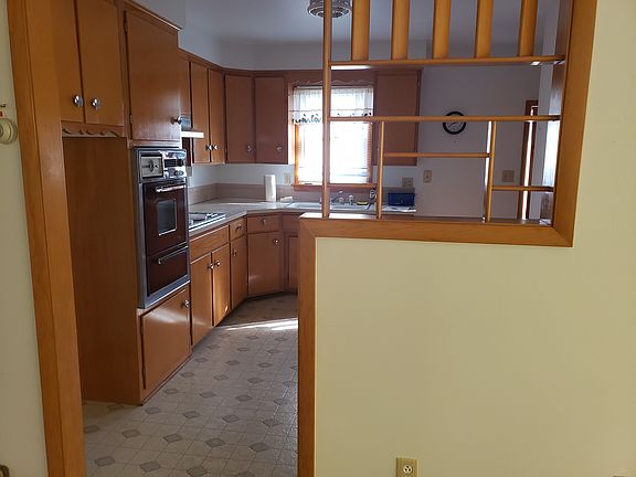 2nd image of 403 N Broadway Ave