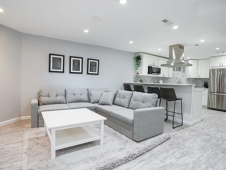 3556 N Wilton Ave #1 — Photo 5