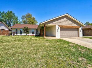 153 E Parkland Dr, Yukon, OK 73099