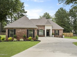 25 S Bridle Bnd, Hattiesburg, MS 39402
