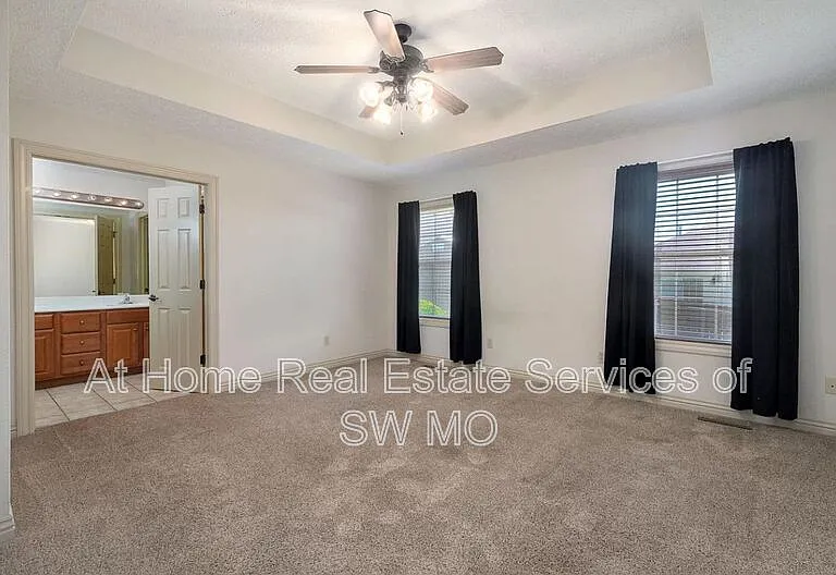 122 W Sandalwood Ln — Photo 8