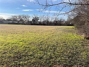 3rd image of W Cleburne Rd