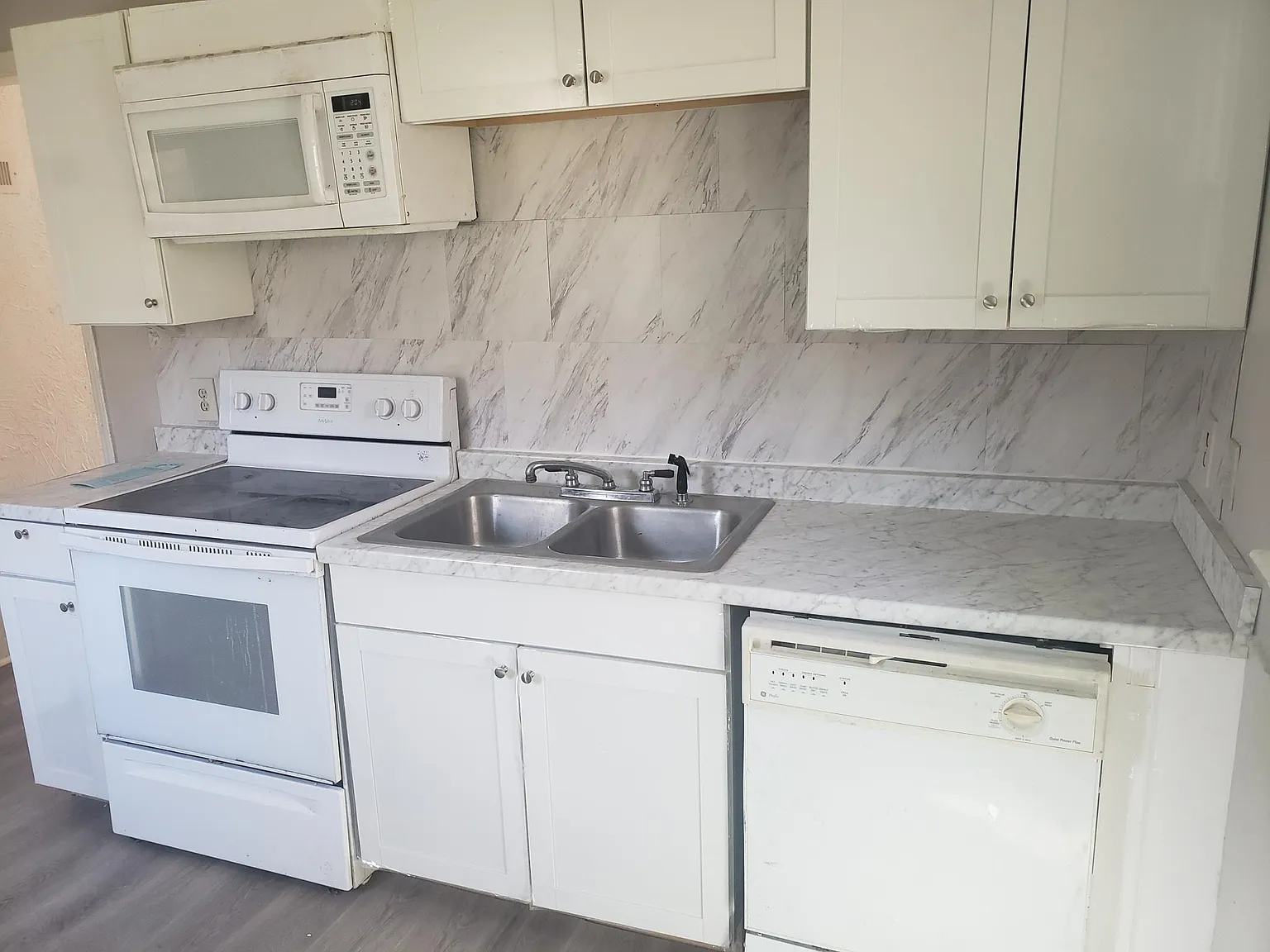 2 bed, 702 sqft, $1,500 — Photo 2