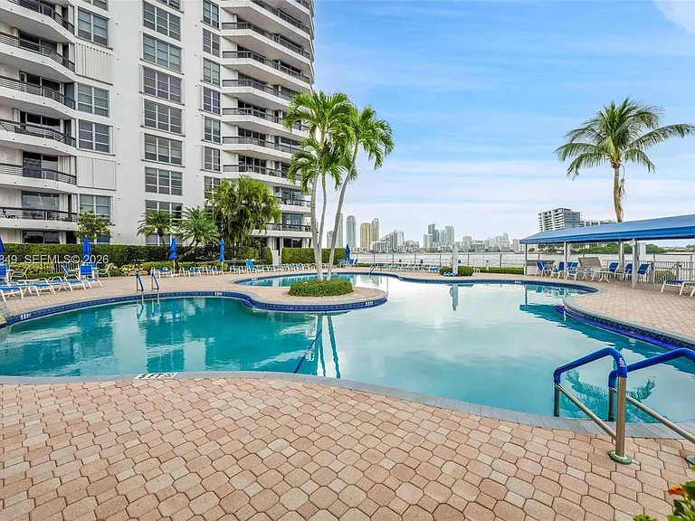 3530 Mystic Pointe Dr #710 — Photo 31