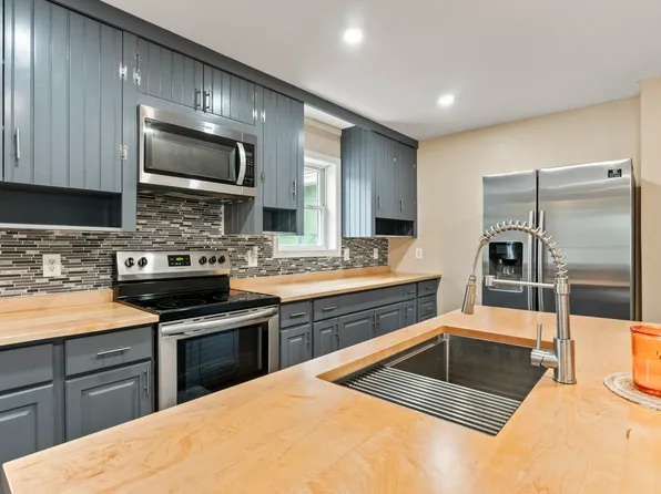 107 Mountain View Road, Leeds, ME 04263