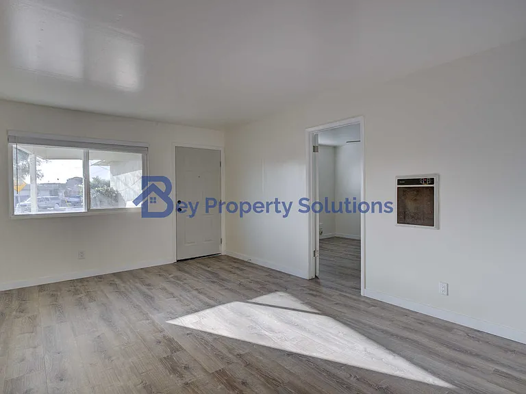 142 S Rena St #H — Photo 5