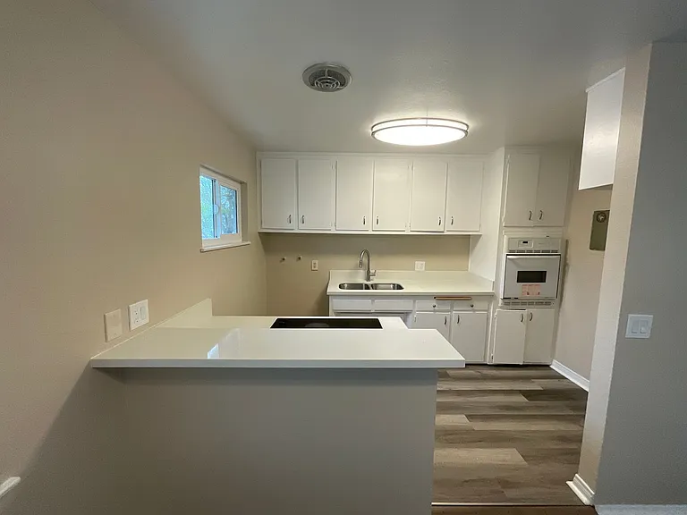 2502 S Rosewood Ave — Photo 6