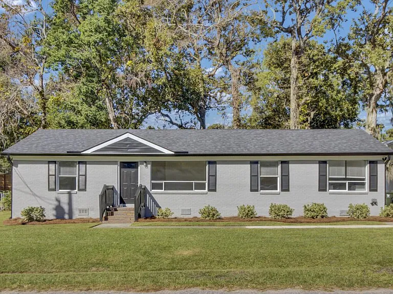 235 Mary Scott Dr — Photo 1